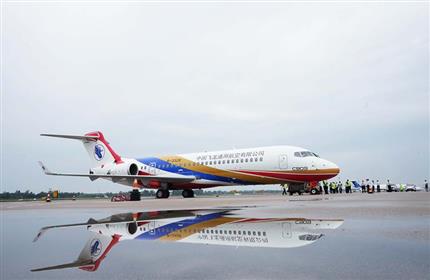 全國首架C909醫療機交付中豫航空集團 C9生命之翼航空醫療聯盟在鄭州成立